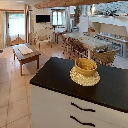 Dom wakacyjny 1 Bedroom Lovely In Taillant
